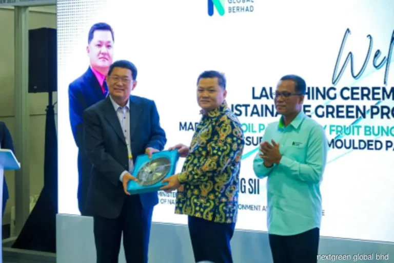 (From left): Nextgreen Global Bhd (NGGB) managing director Datuk Lim Thiam Huat, Deputy Minister of Natural Resources, Environment and Climate Change Datuk Seri Huang Tiong Sii and NGGB non-independent non-executive director Datuk Mohd Yusof Din at the launch ceremony on Oct 6.