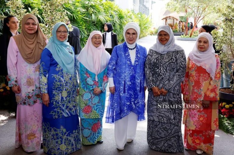 Turkish First Lady Emine Erdogan (fourth from left) together with the wife of Prime Minister Datuk Seri Anwar Ibrahim, Datuk Seri Dr Wan Azizah Wan Ismail (third, left) during a visit to the Botanical Garden as part of the official two-day visit of the President of Turkey, Recep Tayyip Erdoğan, today.